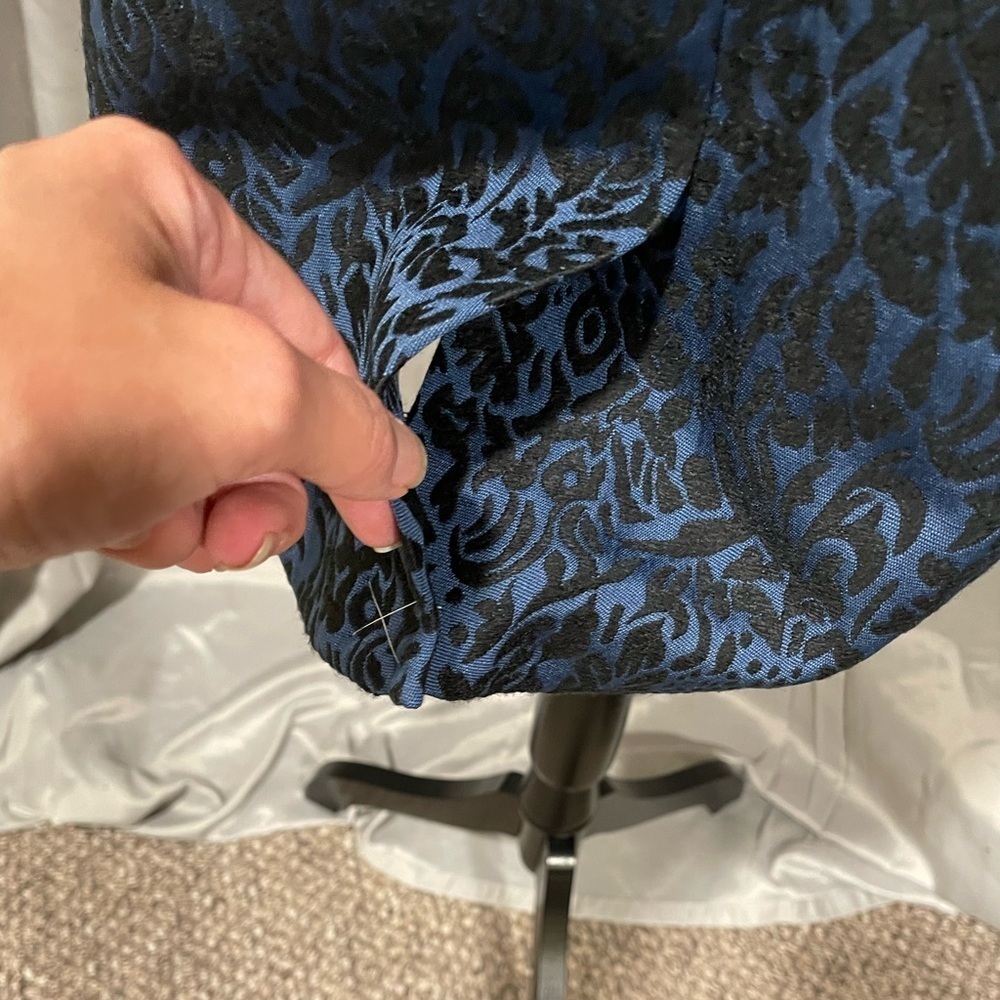 Ann Taylor Jacquard Blue and Black Embroidered Pencil Skirt - Picture 4 of 7